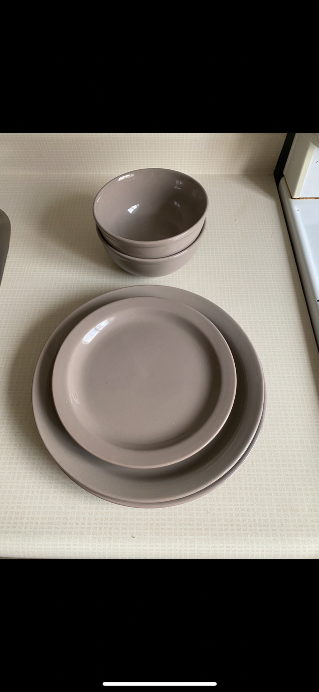 Dinnerware set in Kitchen & Dining Wares in London - Image 3