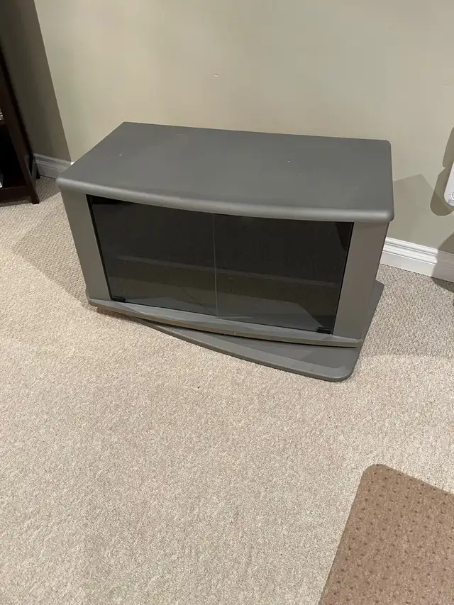 Swivel TV stand A1 condition, metallic gray in colour in TV Tables & Entertainment Units in Timmins - Image 4