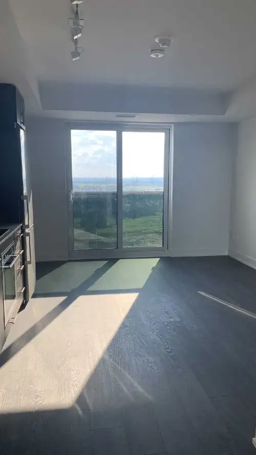 OSHAWA — Studio Apartment | 1 Bath | $1,620/month 2550 Simcoe St N The Big Perks ✓ Covered parking s...
