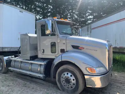 2015 Pete 384 day cab for Sale, AS IS Truck has no engine, no transmission or fuel tanks Complete tr...