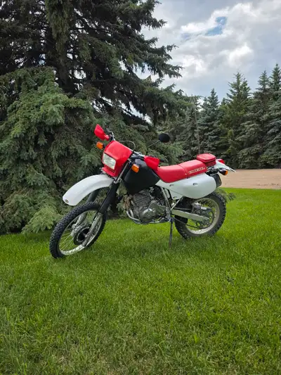 96xx km New tires New chain New sprockets New plastics and fuel tank Carb cleaned and new kit LED he...