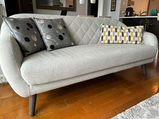 Magnifique canapé en excellent état (Maison Corbeil) 500$ dans Sofas et futons  à Ville de Montréal - Image 4