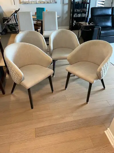 4 chaises de cuisine/kitchen  chairs & 2 Tabourets de comptoir, View more