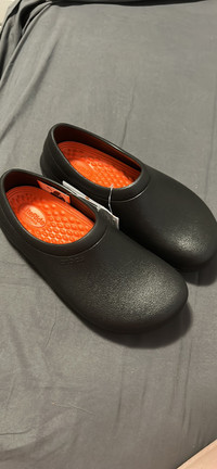 Crocs (type: ‘at work’) size 8, never worn. brand new