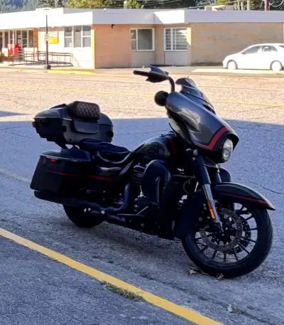 2018 CVO street glide 1 owner 14” bars Stage two since new Aftermarket tour pack 80,000kms Will trad...