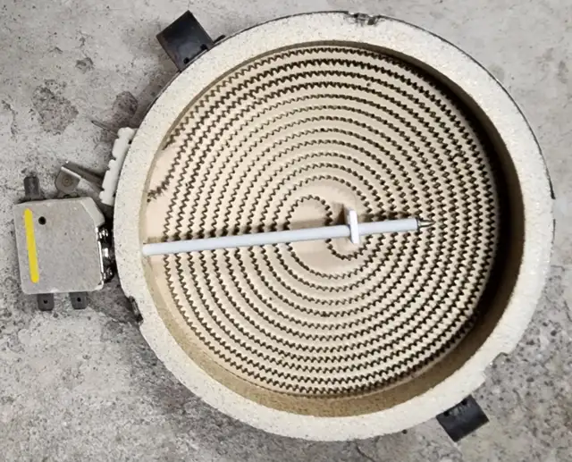 OEM Samsung Stove Ceramic Top Single Heating Element 6.5" 1200W in Stoves, Ovens & Ranges in Markham / York Region - Image 2