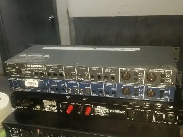 Symetrix 450 Dual Zone Priority Mixer. 0 tons of audio gear cont in Other in City of Montréal - Image 5