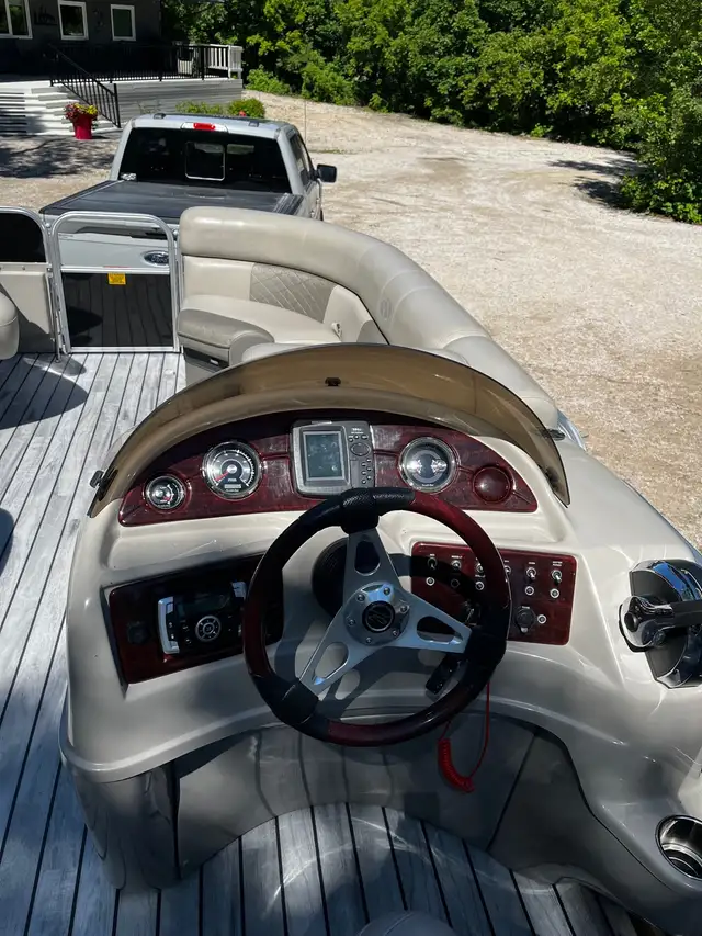 2013 South Bay Luxury Pontoon 22ft
