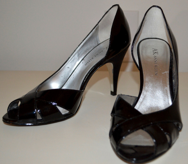 Anne Klein Black Patent Leather Peep Toe Pumps Heels Size 5.5 in Women's - Shoes in City of Toronto - Image 3