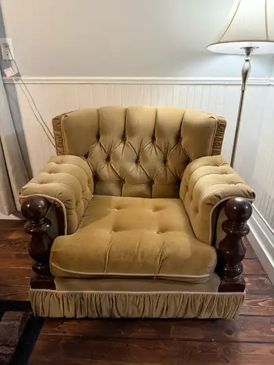 3-piece sofa set. Couple scratches on the wooden part Non-smoking and Pet-free
