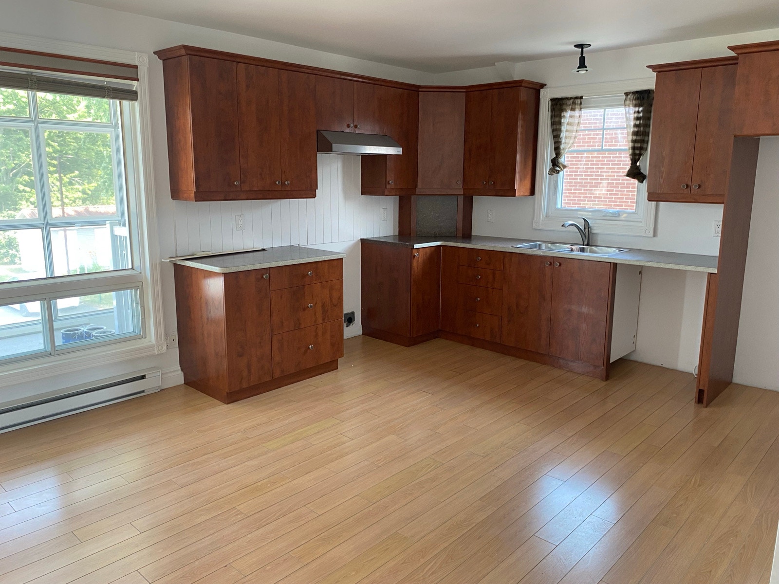 Sorel-Tracy superbe logement 5 1/2 + garage — photo 2
