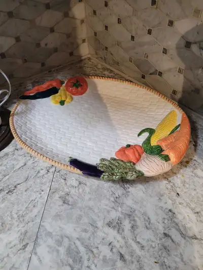 In excellent condition, no chips or scratches. 18x14 serving platter.