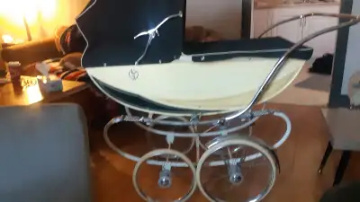 Antique,Carraige/stroller,excellent cond.$250.
