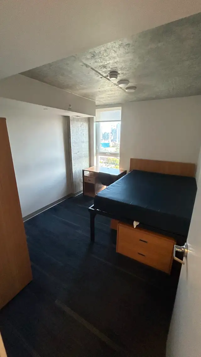 (Toronto Sublet) 253 College St (Late May - August)