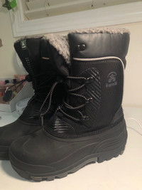 Kids kamic size 5 snow boots ( brand new)