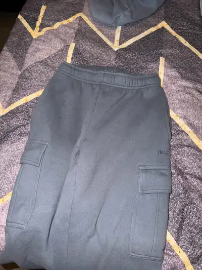 aritzia cargo sweats , View more