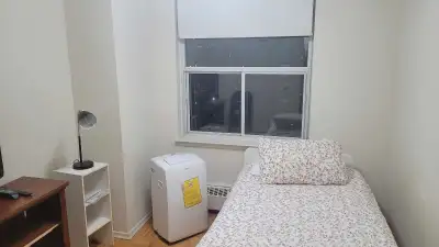 Bedroom for rent, furnished. (Female renters only)