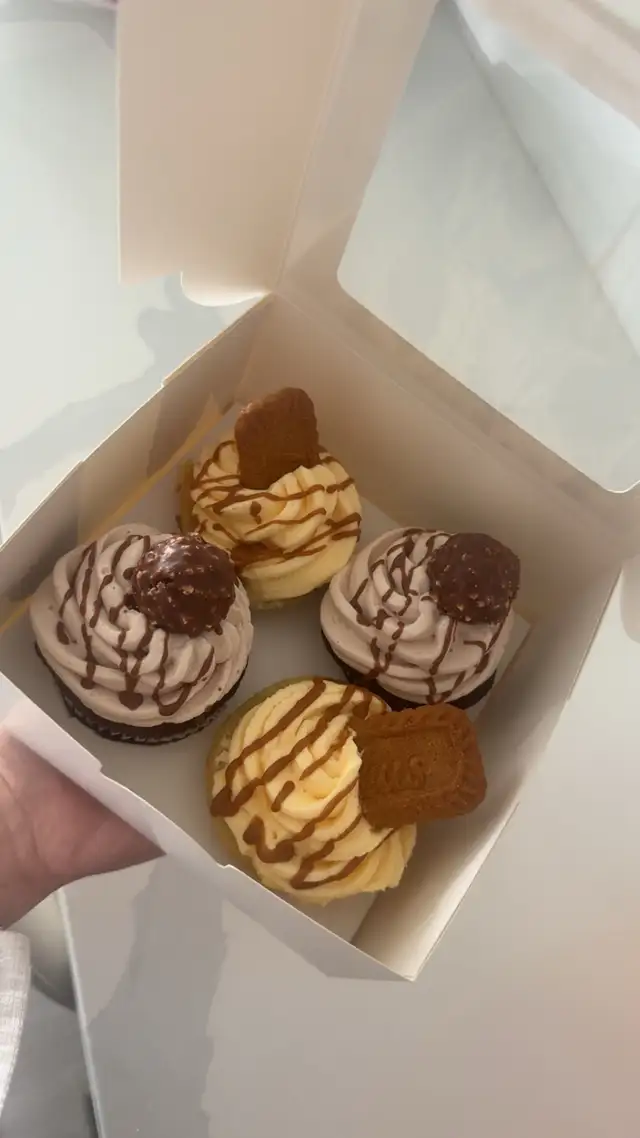 Cupcakes477290058084536323