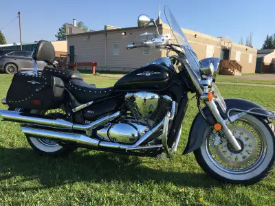 2011 Suzuki Boulevard C50t 800cc with 24,818 km's, Touring Edition, black with grey trim on the fend...