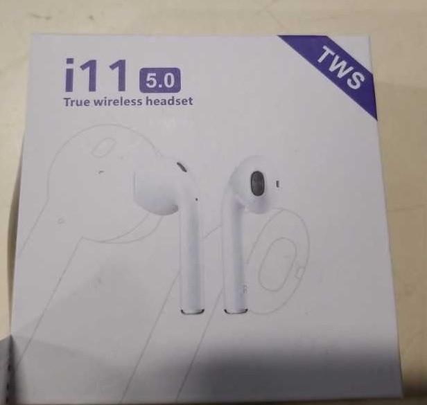 New I 11 true Wireless 5.0 earbuds with charger case in Cell Phone Accessories in Burnaby/New Westminster