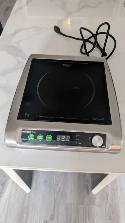 Commercial Vollrath Mirage Pro 59510P induction range in excellent working condition. This is profes...