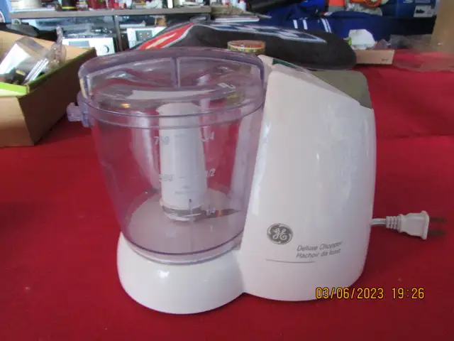 General Electric household deluxe chopper,processer in Processors, Blenders & Juicers in Strathcona County - Image 2
