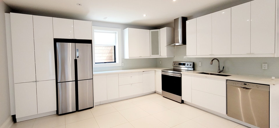 North York 2 Bedrooms Apartment Steps to Subway Station For Rent 4