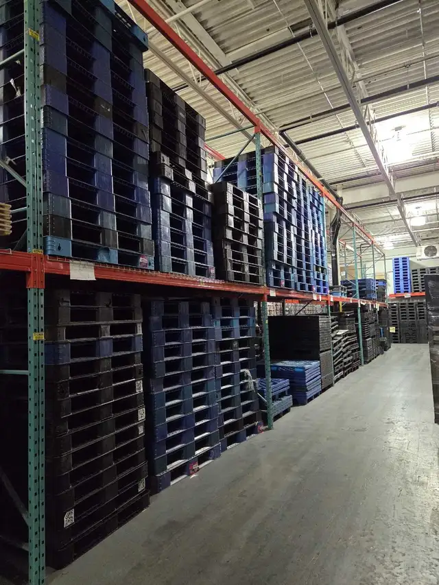 48x40 interlock nesting pallets, hard b0ttom etc dry indoors in Storage & Organization in Mississauga / Peel Region - Image 6