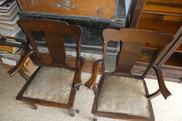 2 fauteuil anciens avec pattes de lion-10$ l'unité dans Art et objets de collection  à Laurentides - Image 4