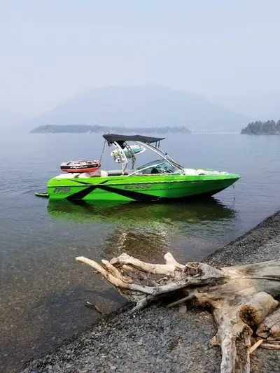 2013 MB sports, B52 23V, 23ft SURF BOAT FEATURING Indmar 6.0L Engine 410 hp, 320 HOURS, Roswell Towe...