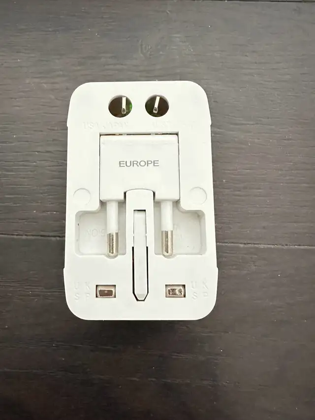 Travel Adapter495871259124049921