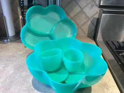 Tupperware plat comme neuf, View more
