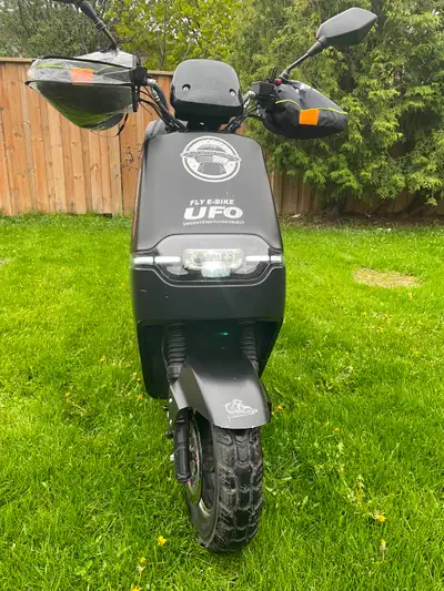 The Fly 10 (or Fly 10 UFO) is a high-performance electric moped/scooter from FLY E. Speed & Range: C...