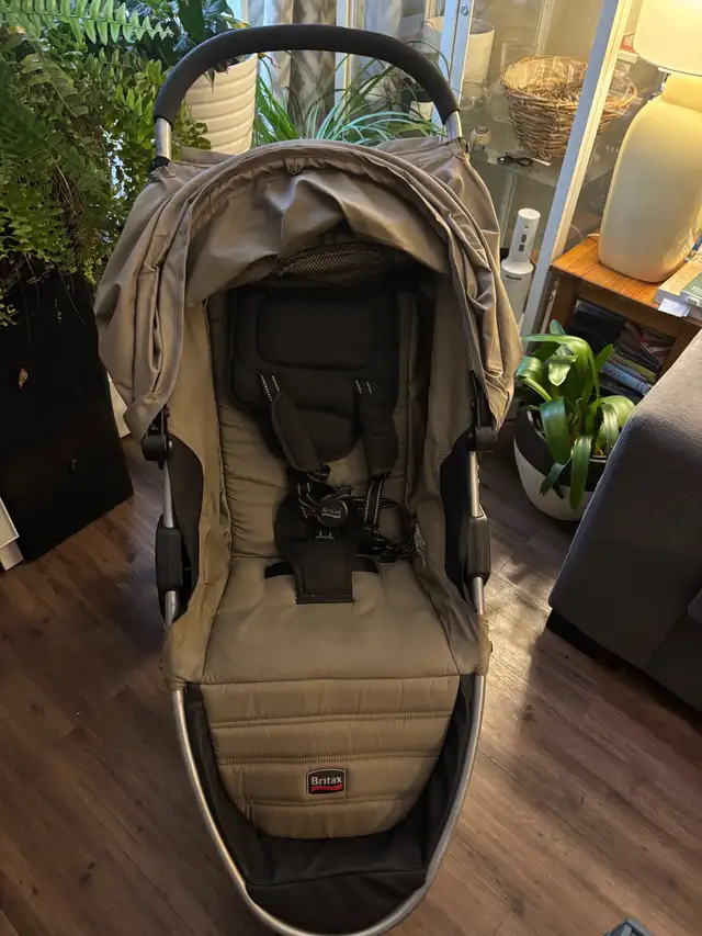 Britax Baby Stroller in Strollers, Carriers & Car Seats in Ottawa - Image 2
