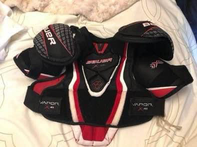 Bauer Vapor 40 hockey shoulder pad (1  pad restitched/reinforced in Hockey in North Bay