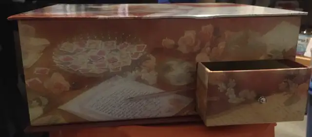 Precious Moments Figure & Collectible Box & Stationary Set in Arts & Collectibles in Markham / York Region - Image 9
