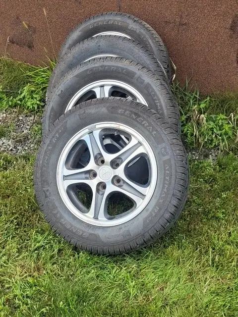 4 PNEUS GÉNÉRAL ALTIMAX RT 225/60 R16 AVEC 4 MAGS in Tires & Rims in Sherbrooke - Image 2