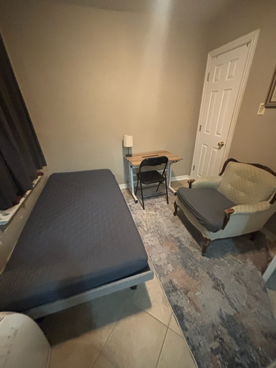 Live in the Annex this Winter & Spring! Tiny Studio apartment in a house at street level with privat...