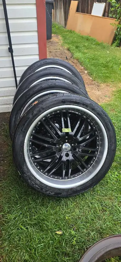 Rims and tires 265/40R22 for a ford edge. Bold pattern is 5x114.3 mm