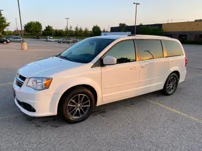 This is a used 2017 Dodge Caravan SXT premium plus, a reliable and spacious minivan perfect for fami...