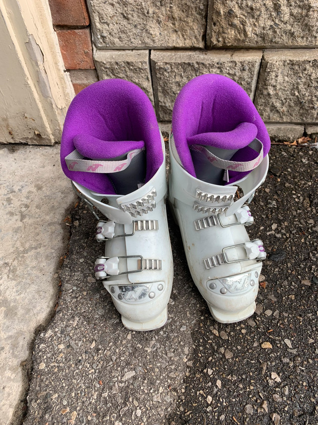 Kids Girls Ski boots  in Ski in City of Toronto