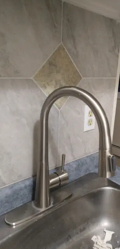 Two bedroom suite apartment Clean and quiet place Can we name for shopping and bus station 7 minute...