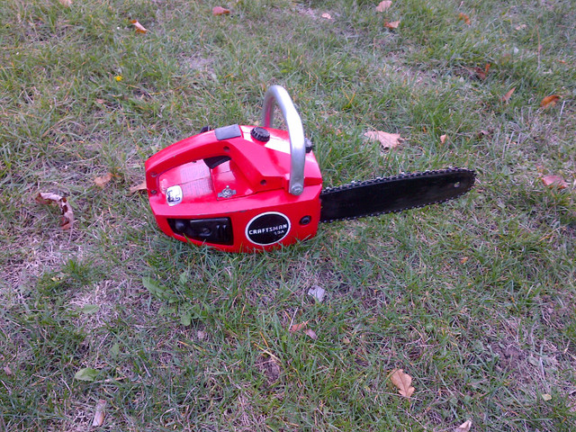 Craftsman 1.9A  chainsaw in Power Tools in Kitchener / Waterloo