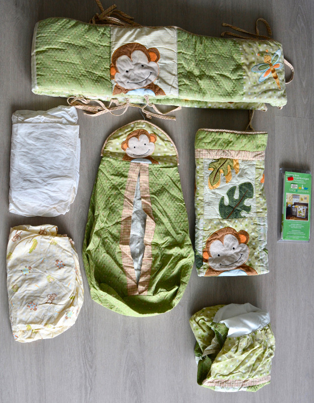 Baby Crib Bedding Set, 5-piece and extras. Like New in Cribs in City of Toronto - Image 3