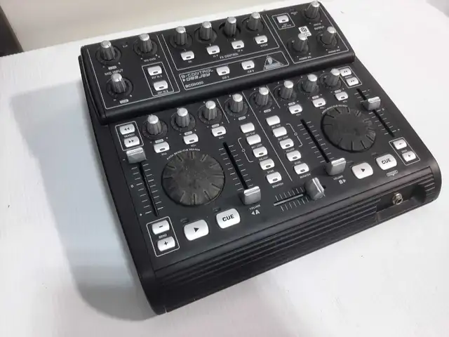Behringer B-Control DJ Controller in Performance & DJ Equipment in City of Montréal - Image 4