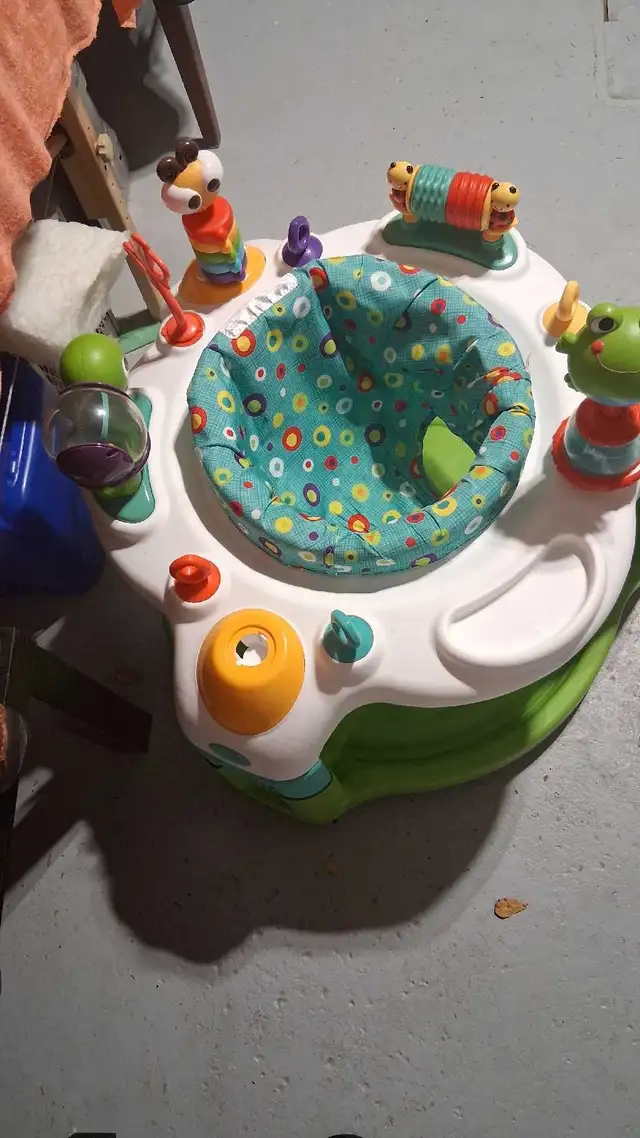 Evenflo centre d'activités pour bébé  in Playpens, Swings & Saucers in Laval / North Shore - Image 3