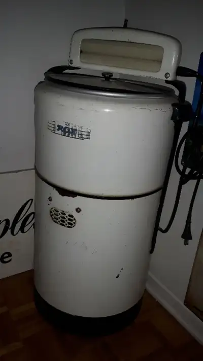 1940's Roy Washing Machine Wringer in decent display condition -can be re-purposed into a great look...