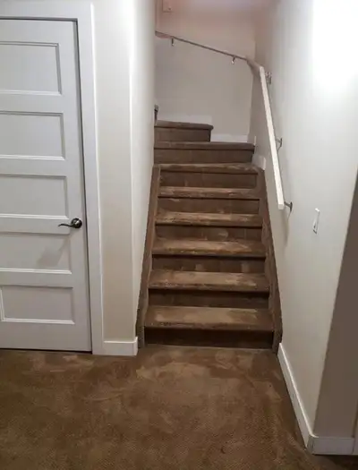 - Seperate enterance - Seperate parking - 2 bedrooms (including closest) - Living room - Full kitche...