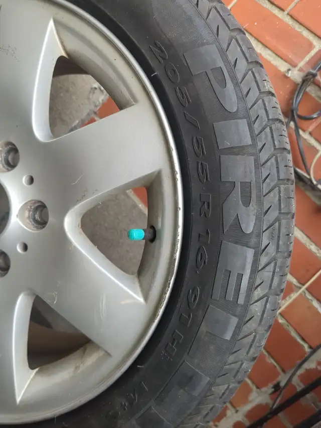 TIRES/PNEUS RIMs very good condition 205/65/r16 BMW rims in Tires & Rims in City of Montréal - Image 10