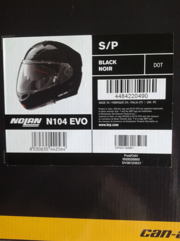 casque de moto neuf utilise 5 fois. taille petit. 149$ dans Pièces et accessoires pour motos  à Ouest de l’Île